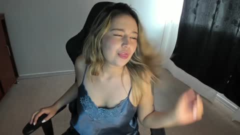 ash_smith1 online show from 8, 1, 2025