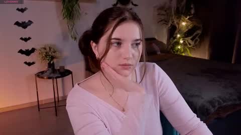   online show from 28, 10, 2025