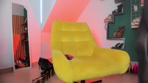 Snapshot of ashley_leon_ chatting on 29, 3, 2026 ashley_leon_ online show from 29, 3, 2026