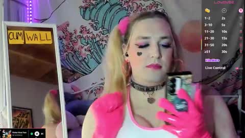 Snapshot of ashleyqt_aus chatting on 7, 10, 2025 AshleyQT online show from 7, 10, 2025