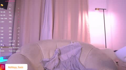 Snapshot of ashleyyfox_ chatting on 1, 2, 2025 Ashley Fox online show from 1, 2, 2025