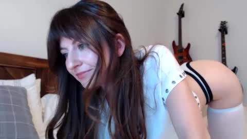 Ashley Love online show from 6, 10, 2025