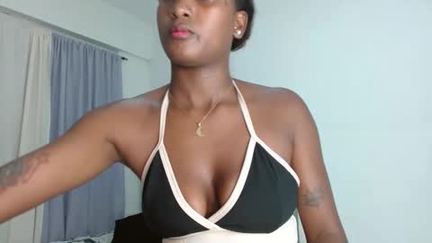 Snapshot of ashliegreen1 chatting on 12, 12, 2024 AshlieGreen online show from 12, 12, 2024