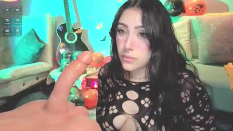 Snapshot of ashlynnlowe_ chatting on 8, 10, 2025 Ash  online show from 8, 10, 2025