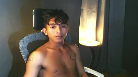Snapshot of asian_hunk_moreno chatting on 26, 6, 2026 Yuri online show from 26, 6, 2026