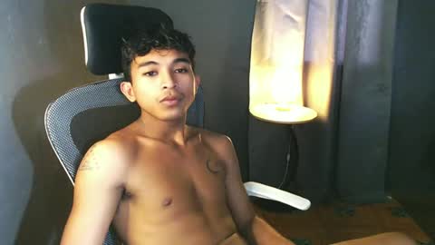 Snapshot of asian_hunk_moreno chatting on 29, 6, 2026 Yuri online show from 29, 6, 2026