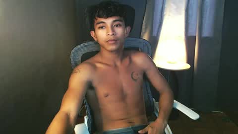 Snapshot of asian_hunk_moreno chatting on 4, 7, 2026 Yuri online show from 4, 7, 2026