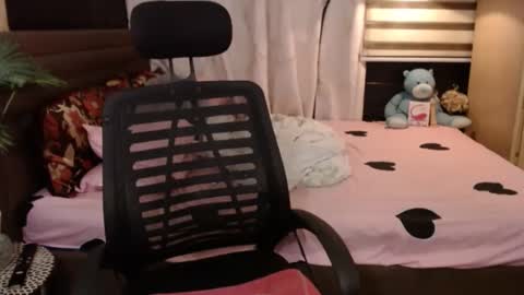 Snapshot of asian_princess15 chatting on 18, 2, 2025 angela online show from 18, 2, 2025