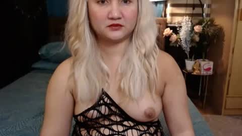 Snapshot of asian_princess15 chatting on 5, 10, 2025 angela online show from 5, 10, 2025