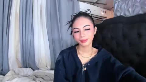 Snapshot of asianprettypetite chatting on 5, 3, 2025 CHESKA online show from 5, 3, 2025