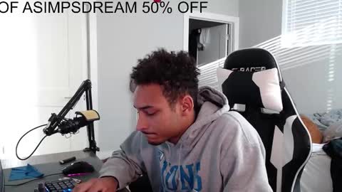 Snapshot of asimpsdream chatting on 24, 10, 2025 asimpsdream online show from 24, 10, 2025