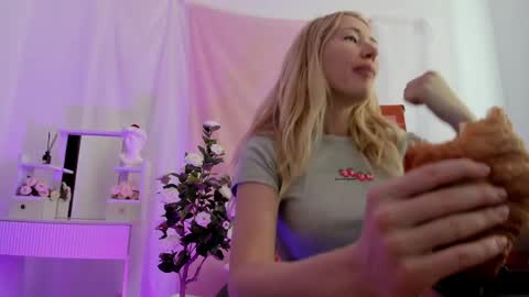astramonroe online show from 22, 5, 2026
