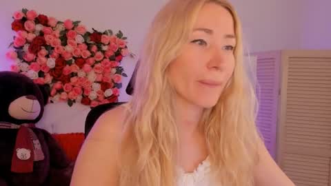 astramonroe online show from 3, 6, 2026