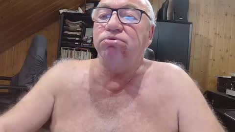 Snapshot of asusandy chatting on 12, 6, 2026 asusandy online show from 12, 6, 2026