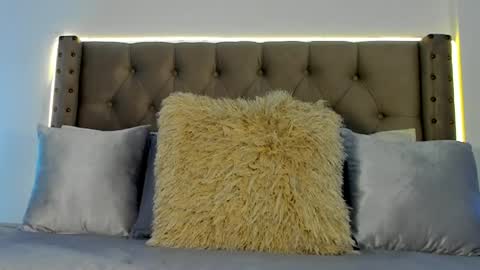 Atenea Hank online show from 5, 1, 2025