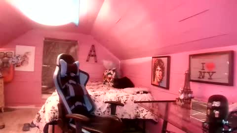   xoxo G0DD3SS xoxox    online show from 20, 12, 2025