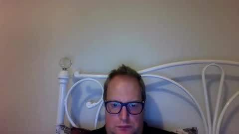 yoursissy online show from 4, 6, 2026