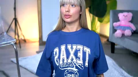 Isabella online show from 11, 2, 2025