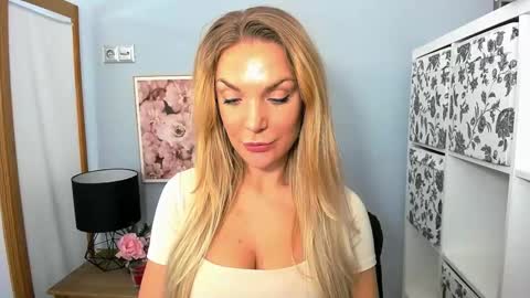 Snapshot of aullorasensual chatting on 7, 12, 2024 AulloraSensual online show from 7, 12, 2024