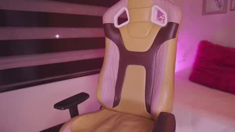 aura_rouss online show from 28, 11, 2025