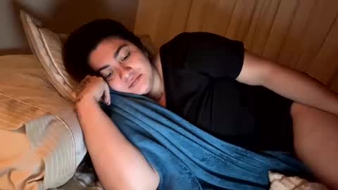 Aura online show from 10, 10, 2025