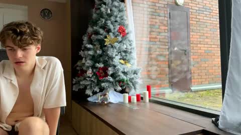 Hey Im Aurora - the spark you wont forget. online show from 23, 11, 2025