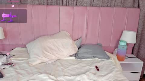 Snapshot of aurora_divine chatting on 4, 1, 2025 aurora_divine online show from 4, 1, 2025