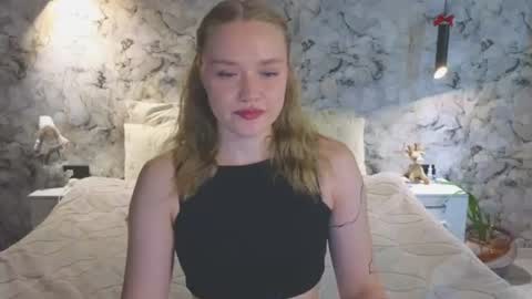 Snapshot of aurora_golden chatting on 6, 7, 2026 Kate online show from 6, 7, 2026
