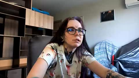 Snapshot of aurora_spell chatting on 23, 9, 2025 Milana online show from 23, 9, 2025