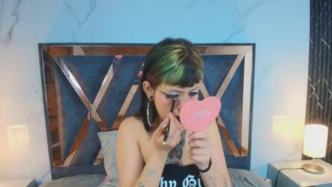 Snapshot of auroradiaz_ chatting on 4, 4, 2026 Aurora Diaz online show from 4, 4, 2026