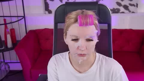 aurorawrenfield online show from 25, 2, 2026