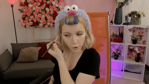 aurorawrenfield online show from 5, 3, 2026