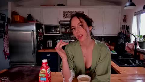 Autumn Knightly online show from 16, 2, 2025