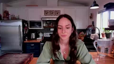 Autumn Knightly online show from 5, 3, 2025