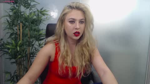 Snapshot of avablue_ chatting on 2, 12, 2024 online show from 2, 12, 2024