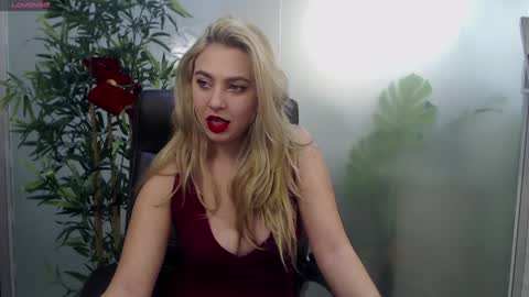 Snapshot of avablue_ chatting on 6, 12, 2024 online show from 6, 12, 2024