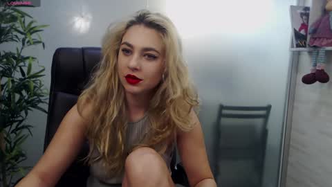 Snapshot of avablue_ chatting on 30, 12, 2024 online show from 30, 12, 2024