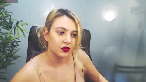 Snapshot of avablue_ chatting on 22, 1, 2025 online show from 22, 1, 2025