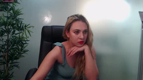Snapshot of avablue_ chatting on 31, 1, 2025 online show from 31, 1, 2025