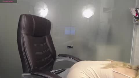 Snapshot of avablue_ chatting on 8, 3, 2025 online show from 8, 3, 2025