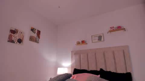 Avaline Help me reach 100 likes TRANSMISSION EVERY DAY FROM 39 PM online show from 19, 2, 2025