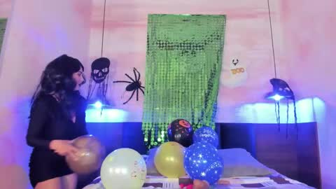 avawhiite online show from 27, 10, 2025