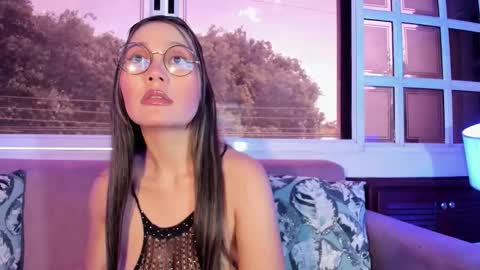 avawhiite online show from 3, 11, 2025