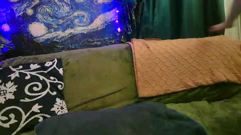 Snapshot of average_girl222 chatting on 15, 6, 2026 raven blue online show from 15, 6, 2026