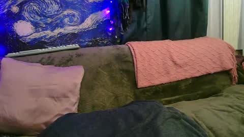 Snapshot of average_girl222 chatting on 20, 6, 2026 raven blue online show from 20, 6, 2026
