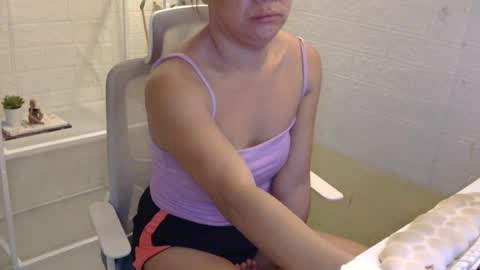 Snapshot of averageuncut1 chatting on 15, 6, 2026 Rhian online show from 15, 6, 2026