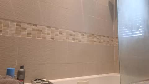 Snapshot of avidfan123 chatting on 12, 9, 2025 avidfan123 online show from 12, 9, 2025