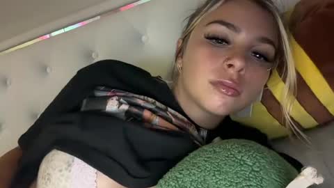 avocadotoocute online show from 15, 7, 2026