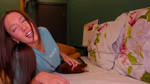 Awgustina online show from 5, 1, 2025