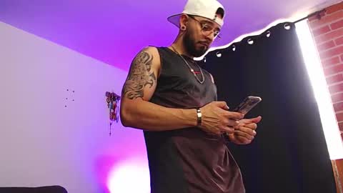 Independiente Model online show from 1, 12, 2025